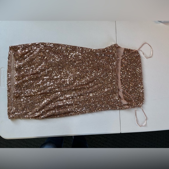 Top shop mini sequined dress. Size 2 - Picture 4 of 9